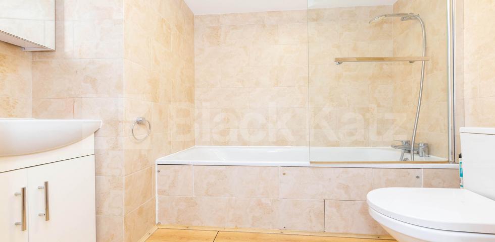 			PERFECT FOR 4 SHARERS!, 3 Bedroom, 1 bath, 1 reception Flat			 Criterion Mews, ARCHWAY